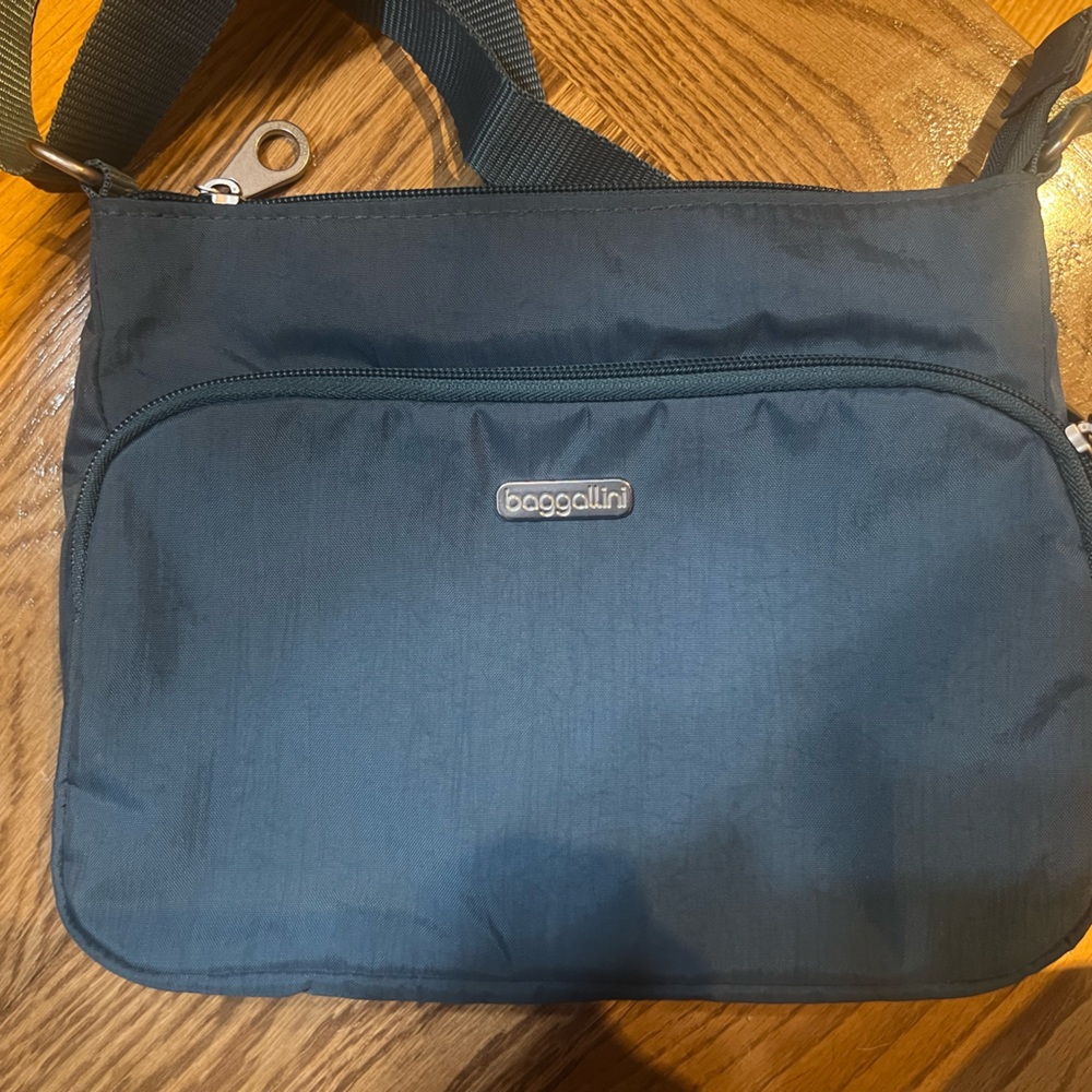Baggallini Messenger Bag